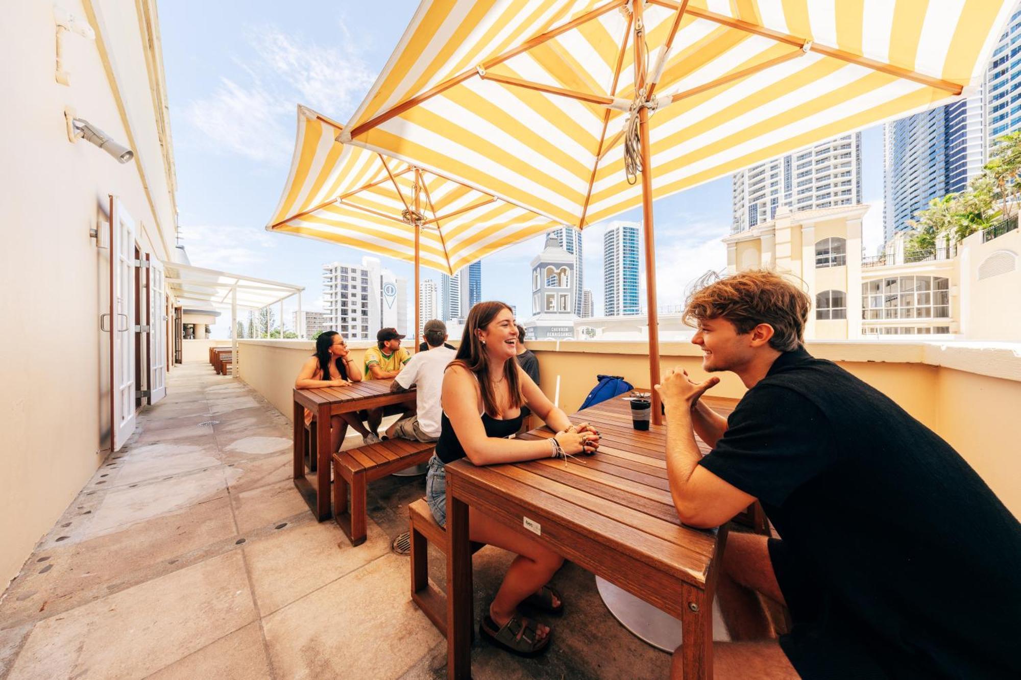 Maze Backpackers - Gold Coast Hostel Exterior foto